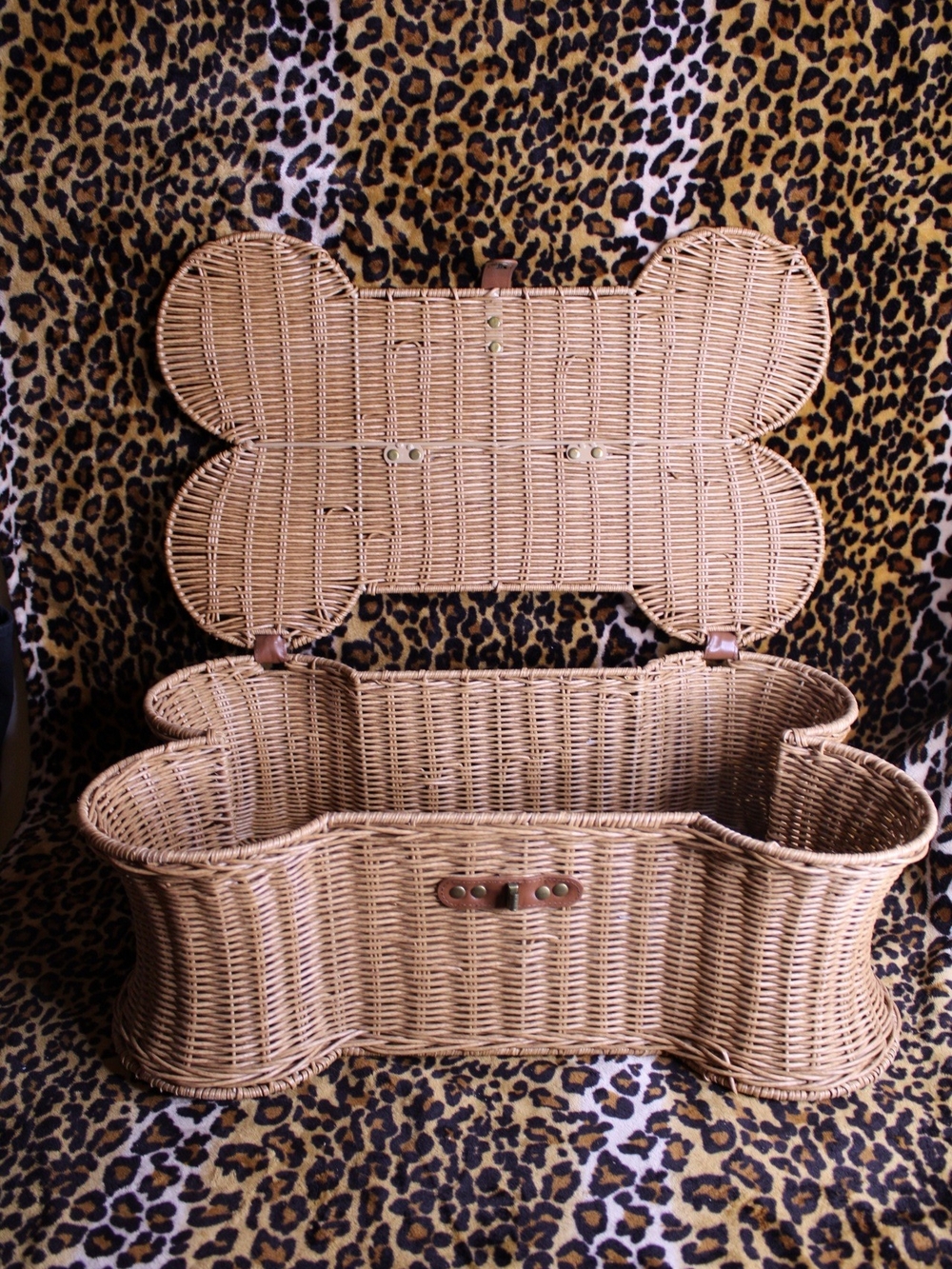 Wicker Bone-Shaped Pet Basket - Natural Rattan